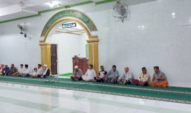 Peringatan-Maulid-Nabi-Muhammad-SAW-di-Masjid-Jami'-Darussalam-Waioti-Berlangsung-Khidmat