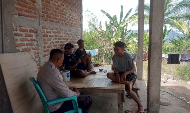 Bhabinkamtibmas-Polsek-Paga-Gelar-Sambang-di-Kampung-Mokekapa,-Jalin-Kemitraan-dengan-Warga-Jelang-Pilkada