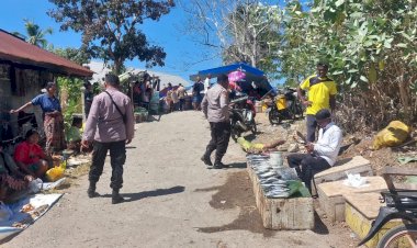 KEGIATAN-PATROLI-DAN-PENERTIBAN-PASAR-DI-WILAYAH-KEC.BOLA,-KAB.SIKKA-OLEH-PERSONIL-POLSEK-BOLA-POLRES-SIKKA