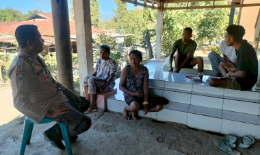 Bhabinkamtibmas-Polsek-Paga-Lakukan-Patroli-Sambang-untuk-Tingkatkan-Kerja-Sama-Warga-Jelang-Pilkada