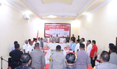 Hadirkan-4-Paslon,-Polres-Sikka-Gelar-Deklarasi-Pilkada-Damai