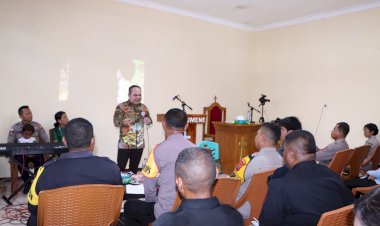 Kebaktian-Oikumene-Polres-Sikka:-Memperkuat-Iman-dan-Kebersamaan-Keluarga-Besar-Polri