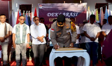 Kapolres-Sikka-Hadiri-Deklarasi-Kampanye-Damai-Pemilihan-Tahun-2024-di-Kabupaten-Sikka