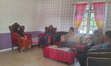 KEGIATAN-COOLLING-SYSTEM-DAN--PENGGALANGAN-OLEH-KAPOLSEK--ALOK-DENGAN-IMAM-MASJID-KECAMATAN-MAGEPANDA-TOKOH-AGAMA-KAB.-SIKKA-DALAM-RANGKA-MENDUKUNG-PILKADA-DAMAI-2024-DI-WILAYAH-KAB.-SIKKA