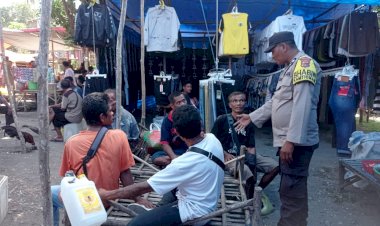 PERSONIL-POLSUBSEKTOR-MEGO-LAKSANAKAN-PATROLI-DI-PASAR-LEKEBAI,KEC.MEGO,KAB.SIKKA