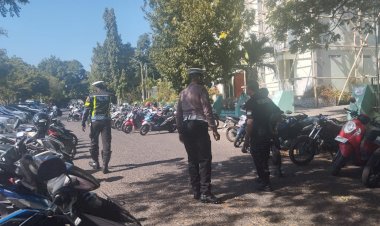 Polres-Sikka-Laksanakan-Patroli-dan-Pengaturan-Lalu-Lintas-di-Tempat-Ibadah-untuk-Ciptakan-Kamseltibcar-Lantas