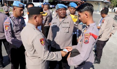 Wakapolres-Sikka-Pimpin-Langsung-Operasi-Penegakan-Ketertiban-dan-Disiplin-Personel