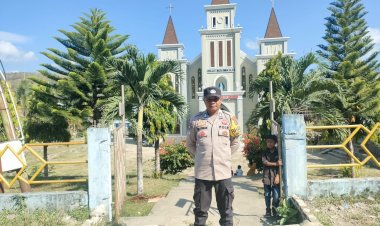 Bhabinkamtibmas-Desa-Bhera-Adakan-Giat-“Minggu-Kasih”-di-Gereja-St.-Maria-Imakulata-Lekebai,-Desa-Bhera