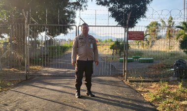 PERSONIL-POSPOL-KPPP-UDARA-POLRES-SIKKA-LAKSANAKAN-MONITORING-JADWAL-PENERBANGAN-BANDAR-UDARA-FRANS-SEDA-MAUMERE.