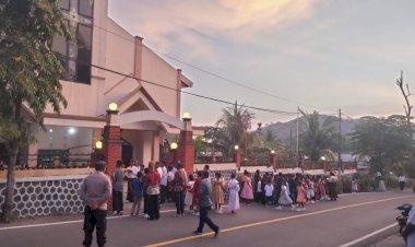 POLSEK-PAGA,-POLRES-SIKKA-LAKSANAKAN-GIAT-PENGAMANAN-PERARAKAN-ARCA-BUNDA-MARIA-DALAM-RANGKA-MEMASUKI-BULAN-MARIA