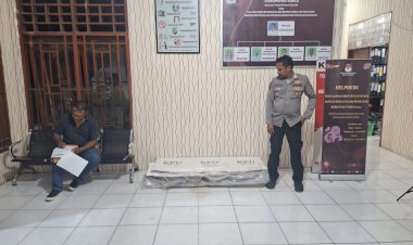 Monitoring-Kedatangan-Logistik-Bilik-Suara-untuk-Pilkada-2024-di-KPU-Sikka-Berjalan-Lancar