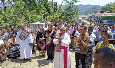 PERSONIL-POLSUBSEKTOR-MEGO,POLSEK-PAGA-,POLRES-SIKKA-LAKSANAKAN-GIAT-PENGAMANAN-PENGERESMIAN-KAPELA-STAS8-SANTO-YOHANES-MARIA-VIANEY-DESA-WOLOAU,DOBO-NUAPUU.