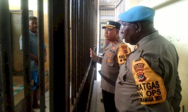Wakapolres-Sikka-Cek-Kondisi-Tahanan,-Pastikan-Keamanan-dan-Kesehatan-Terjaga