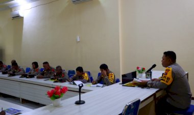 Wakapolres-Sikka-Pimpin-Analisa-dan-Evaluasi-Kinerja-Polres-dan-Polsek-Jajaran