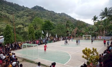 Keseruan-Turnamen-Futsal-Mego-Wawo-Cup-1,-Polisi-Pastikan-Keamanan-Tetap-Terjaga