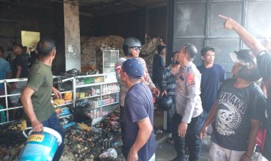 Kebakaran-Bangunan-Toko-/-Ruko-di-Waipare-Kec.Kangae-Kab.Sikka.