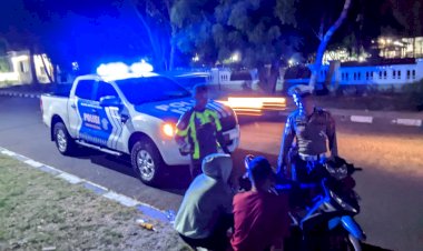 PERSONIL-SAT-LANTAS-POLRES-SIKKA-LAKSANAKAN-PATROLI-LAMPU-BIRU