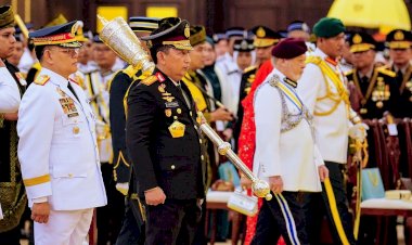 Kapolri-Dapat-Gelar-Panglima-Gagah-Pasukan-Polis-Dari-Kerajaan-Malaysia