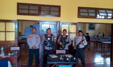 Pengamanan-dan-Pengawalan-Surat-Suara-Pemilu-oleh-Polres-Sikka-Berlangsung-Lancar-dan-Kondusif