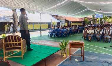 Polres-Sikka-Gelar-Sosialisasi-Proaktif-Rekrutmen-Calon-Anggota-Polri-T.A.-2025-di-SMAK-3-Maumere