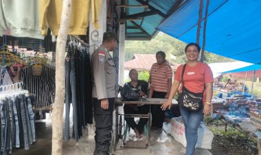 Personil-Polsubsektor-Mego-Polsek-Paga-Polres-Sikka-Melaksanakan-Pengamanan-di-Pasar-Lekebai