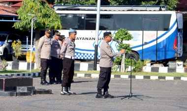 Wakapolres-Sikka-Pimpin-Apel-Jam-Pimpinan,-Tegaskan-Pentingnya-Disiplin-dan-Larangan-Judi-Online
