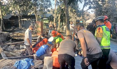 Polres-Flotim-Bergerak-Cepat-Bantu-Korban-Erupsi-Gunung-Lewotobi