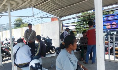 Satlantas-Polres-Sikka-Gelar-Binluh-dan-Himbauan-Tertib-Lalu-Lintas-kepada-Pengemudi-Gojek-dan-Sopir-Pickup