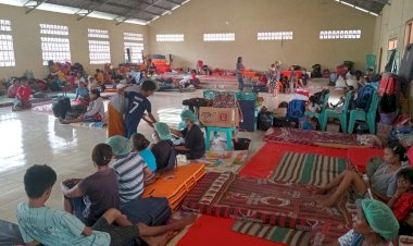 Perkembangan-Terbaru:-2.341-Pengungsi-Terdampak-Erupsi-Gunung-Api-Lewotobi-Tiba-di-Kabupaten-Sikka