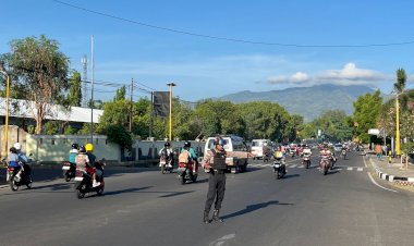 KEGIATAN-RUTIN-PATROLI-PAGI-DAN-PENGATURAN-LALU-LINTAS-OLEH-UNIT-TURJAWALI-SAT.--SAMAPTA-POLRES-SIKKA.
