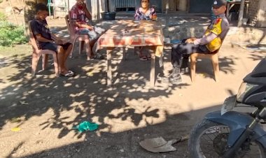 Kegiatan-sambang-dan-patroli-dialogis-oleh-Bhabinkamtibmas-Polsek-Lela-Polres-Sikka