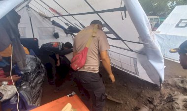 KEGIATAN-PENGAMANAN-PENGUNGSI-TERDAMPAK-ERUPSI-GUNUNG-LEWOTOBI-LAKI--LAKI-DAN-KEGIATAN-PEERBAIKAN-TENDA-WARGA-PENGUNGSI-YANG-TERGENANG-AIR-HUJAN