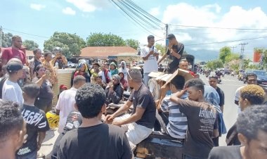 PERSONIL-POLRES-SIKKA-LAKSANAKAN-PENGAMANAN-AKSI-DAMAI-OLEH-SIMPATISAN-DARI-KELUARGA-ANGGITA-DPR-KAB.SIKKA-YUVINUS-SOLO-ALIAS-JOKER