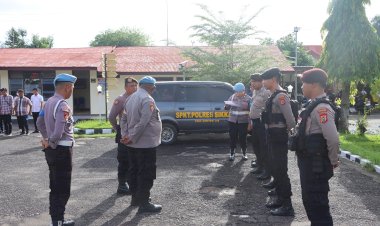 Kasipropam-Polres-Sikka-Lakukan-Pengecekan-Kehadiran-Personel-dalam-Apel-Fungsi