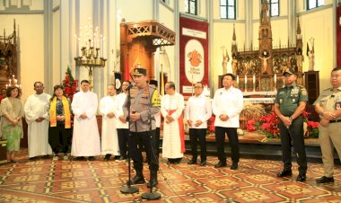 Misa-Malam-Natal-Menkopolkam-Kapolri-Sambangi-Gereja-Katedral-Jakarta