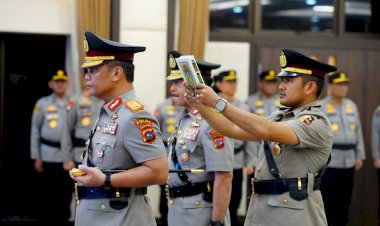 Kapolri-Pimpin-Sertijab-Kapolda-Sumbar-Irjen-Pol-Dr.-Gatot-Tri-Suryanta