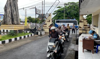 Kasipropam-Polres-Sikka-Gelar-Pengecekan-Kendaraan-dan-Handphone-Personil