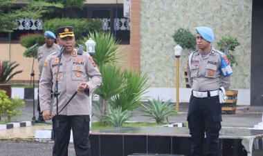 Apel-Pagi-Polres-Sikka:-Kapolres-Sampaikan-Arahan-Strategis-dan-Evaluasi-Kehadiran-Personel