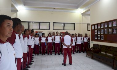 Polres-Sikka-Gelar-Apel-Pagi-dan-Olahraga-Bersama-untuk-Menjaga-Disiplin-dan-Soliditas-Personel