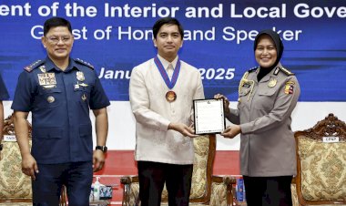 KOMBES-POL-RETNO-PRIHAWATI-TERIMA-PENGHARGAAN-DARI-KEPALA-KEPOLISIAN-FILIPINA-ATAS-KONTRIBUSI-DALAM-KERJA-SAMA-HUKUM-RI-FILIPINA