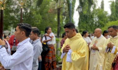 PERSONIL-TNI-POLRI,ASN,-LEGISLATIF-DAN-SECURITY-KAB.SIKKA-MERAYAKAN-MISA-YUBELIUM-2025.