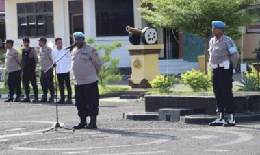 Tegakkan-Disiplin,-Unit-Propam-Polres-Sikka-Berikan-Pembinaan-Kepada-Personel-yang-Langgar-Aturan