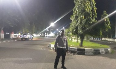 Polres-Sikka-Gelar-Patroli-Sahur,-Cegah-Balap-Liar-dan-Gangguan-Kamtibmas-di-Maumere