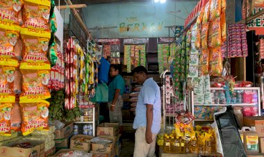 Satgas-Pangan-Polres-Sikka-Lakukan-Pengecekan-Stok-dan-Harga-Bahan-Pokok-di-Pasar-Alok-Maumere