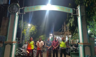 Polres-Sikka-dan-Polsek-Alok-Gelar-Pengamanan-Sholat-Tarawih-dan-Witir-di-Sejumlah-Masjid