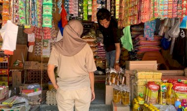 Satgas-Pangan-Polres-Sikka-Cek-Stok-dan-Harga-Bahan-Pokok-di-Pasar-Alok-Selama-Ramadhan