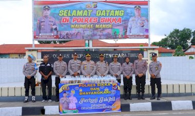 Sambut-Ramadan,-Kapolres-Sikka-Bagikan-Takjil-untuk-Warga-di-Depan-Mako