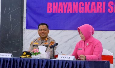 Kapolres-Sikka-Gelar-Tatap-Muka-dengan-Bhayangkari-Se-Cabang-Sikka