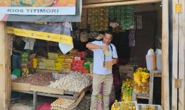 SATGAS-PANGAN-POLRES-SIKKA-CEK-MINYAK-GORENG-KEMASAN-“MINYAK-KITA”-DI-WILKUM-POLRES-SIKKA