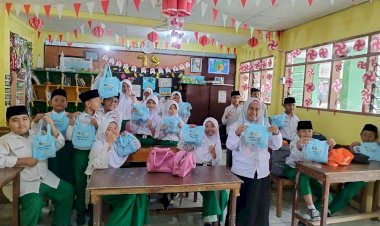 SPPG-Polri-di-Pejaten-Bagikan-3.417-Porsi-MBG-ke-Anak-anak-di-Jaksel